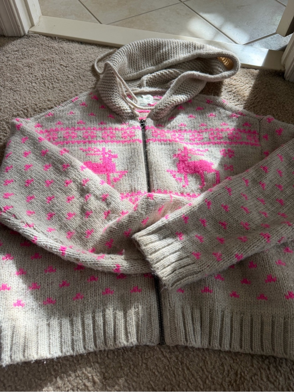 00s american eagle pink reindeer sweater